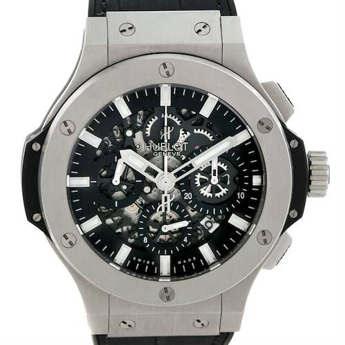 The image shows a frontal view of a Hublot Big Bang watch, highlighting its face, bezel, and crown.