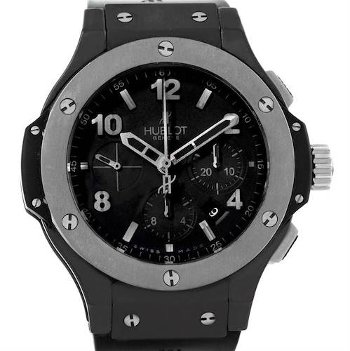 The image shows a front view of the Hublot Big Bang watch, highlighting the dial, numerals, hands, and bezel.