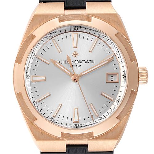 The image shows the dial, bezel, and crown of the Vacheron Constantin Overseas watch, viewed from the front.