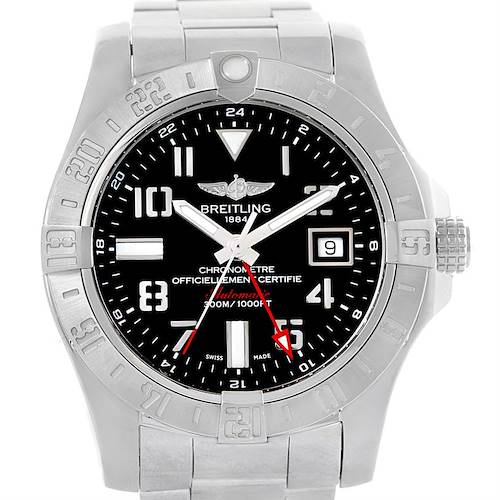 The image shows a front view of a Breitling Avenger watch, highlighting its face, bezel, and bracelet.