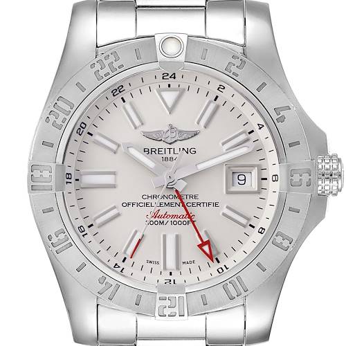 The image shows a close-up of the Breitling Avenger watch face and part of the metal bracelet, highlighting all details.