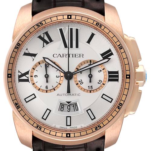 The image shows a front view of the dial of a Calibre de Cartier watch by Cartier, highlighting the chronograph subdials and date display.